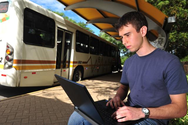 Estudante da UFRGS cria site com rotas de ônibus da Capital Tadeu Vilani/Agencia RBS Estudante da UFRGS cria site com rotas de ônibus da Capital Tadeu Vilani/Agencia RBS