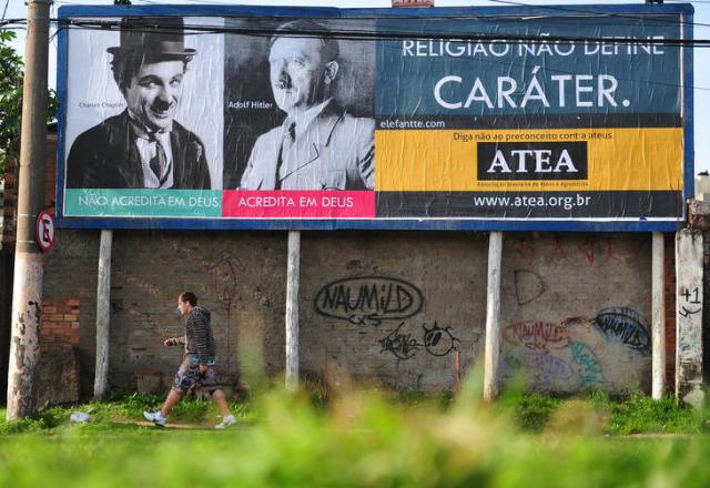 Com outdoors na Capital, campanha de ateus quer conter preconceito contra pessoas sem religião Diego Vara/Agencia RBS Com outdoors na Capital, campanha de ateus quer conter preconceito contra pessoas sem religião Diego Vara/Agencia RBS