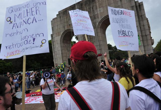 Grupo adere à mobilização mundial contra políticas globais e protesta no Parque da Redenção Jean Schwarz/Agencia RBS Grupo adere à mobilização mundial contra políticas globais e protesta no Parque da Redenção Jean Schwarz/Agencia RBS