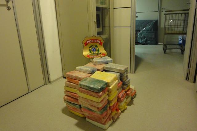 PRF apreende 95 kg de crack escondidos em caminhão no sul do Estado Divulgação/Polícia Federal PRF apreende 95 kg de crack escondidos em caminhão no sul do Estado Divulgação/Polícia Federal