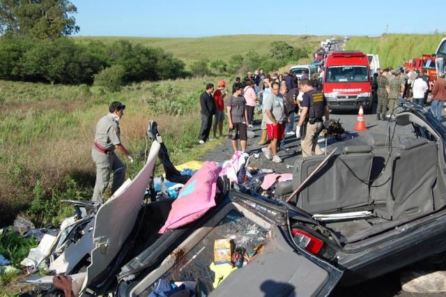 Acidente entre ônibus e carro argentino mata cinco na Fronteira Oeste Julio Lemos, Especial/ Acidente entre ônibus e carro argentino mata cinco na Fronteira Oeste Julio Lemos, Especial/