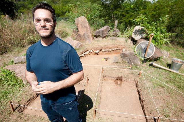 Sítio arqueológico com fóssil de sereia é exposto no Jardim Botânico Tárlis Schneider/Agencia RBS Sítio arqueológico com fóssil de sereia é exposto no Jardim Botânico Tárlis Schneider/Agencia RBS
