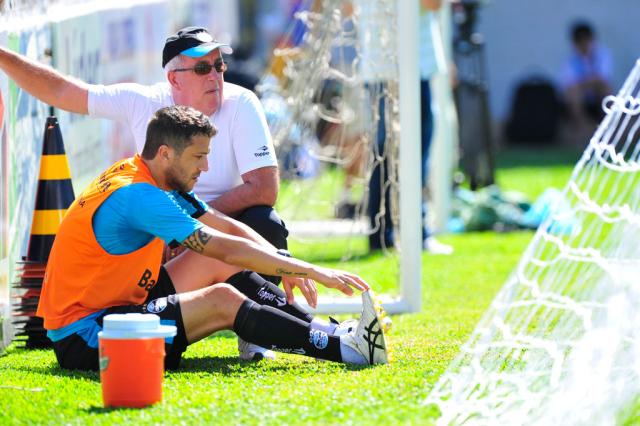 Com torção no joelho, Sorondo está fora do Grêmio Tadeu Vilani/ Com torção no joelho, Sorondo está fora do Grêmio Tadeu Vilani/