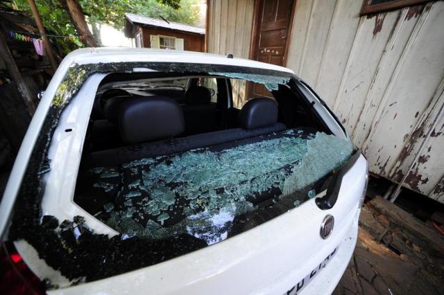 Homem morre após tiroteio com a Brigada Militar em Porto Alegre Ronaldo Bernardi/Agencia RBS Homem morre após tiroteio com a Brigada Militar em Porto Alegre Ronaldo Bernardi/Agencia RBS