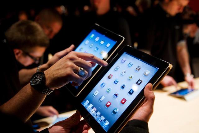 Começa nesta sexta-feira a venda do novo iPad no Brasil Leon Neal/AFP Começa nesta sexta-feira a venda do novo iPad no Brasil Leon Neal/AFP