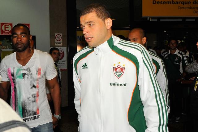 No desembarque, Edinho comenta decisão contra o Inter: "Não queria que fosse agora" Genaro Joner/ No desembarque, Edinho comenta decisão contra o Inter: "Não queria que fosse agora" Genaro Joner/