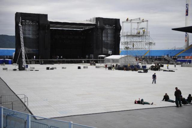 Estrutura para o show de Paul McCartney recebe os últimos ajustes Alvarélio Kurossu/Agencia RBS Estrutura para o show de Paul McCartney recebe os últimos ajustes Alvarélio Kurossu/Agencia RBS