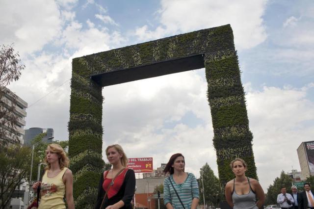 Um projeto de jardins verticais desenvolvido no México propõe paisagismo funcional Rodrigo Cruz/NYTNS Um projeto de jardins verticais desenvolvido no México propõe paisagismo funcional Rodrigo Cruz/NYTNS