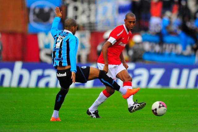 "Tinga pediu para eu ficar, mas entrei na área", diz Fabrício sobre gol no Gre-Nal Mateus Bruxel/ "Tinga pediu para eu ficar, mas entrei na área", diz Fabrício sobre gol no Gre-Nal Mateus Bruxel/