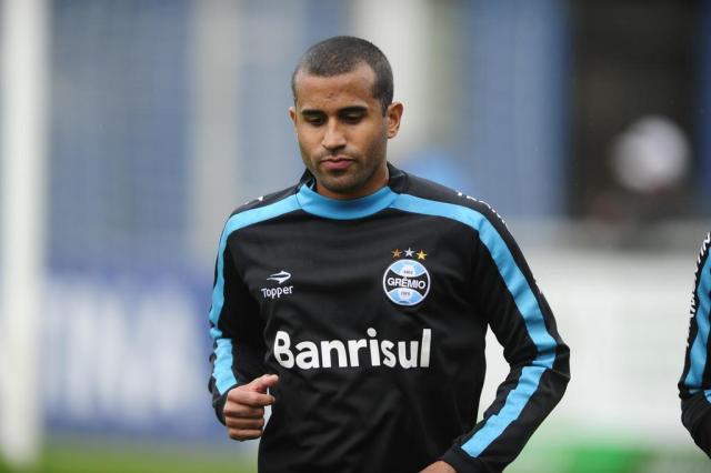 Julio Cesar aguenta coletivo e fará teste com o time sub-23 para voltar ao Grêmio Mauro Vieira/Agencia RBS Julio Cesar aguenta coletivo e fará teste com o time sub-23 para voltar ao Grêmio Mauro Vieira/Agencia RBS