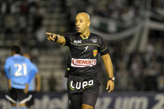 Jean Pierre apita a decisão do Gauchão no Centenário Juan Barbosa/Agencia RBS Jean Pierre apita a decisão do Gauchão no Centenário Juan Barbosa/Agencia RBS