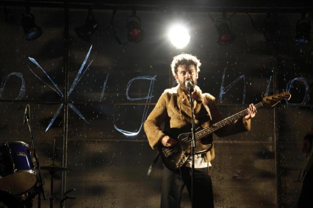 Espetáculo paranaense "Oxigênio" combina teatro e rock Elenize Dezgeniski/Divulgação Espetáculo paranaense "Oxigênio" combina teatro e rock Elenize Dezgeniski/Divulgação