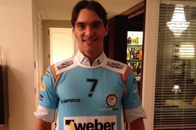 Via Twitter, Giba anuncia acerto com o voleibol argentino Reprodução/Twitter/Giba Via Twitter, Giba anuncia acerto com o voleibol argentino Reprodução/Twitter/Giba