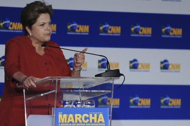 Dilma é vaiada na abertura da 15ª Marcha dos Prefeitos, em Brasília Wilson Dias/A Br Dilma é vaiada na abertura da 15ª Marcha dos Prefeitos, em Brasília Wilson Dias/A Br