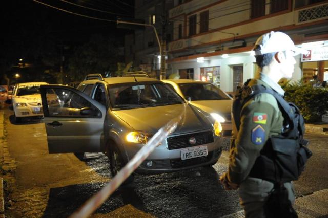 Capitã da BM reage a assalto e deixa os bandidos baleados em Porto Alegre Adriana Franciosi/ Capitã da BM reage a assalto e deixa os bandidos baleados em Porto Alegre Adriana Franciosi/