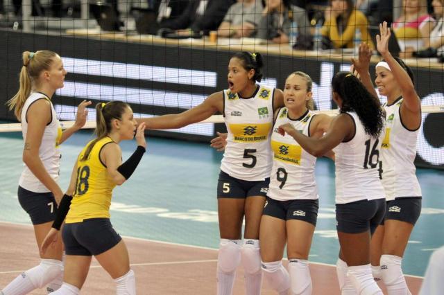 Brasil bate a Sérvia e vence a segunda no Grand Prix de vôlei FIVB/Divulgação Brasil bate a Sérvia e vence a segunda no Grand Prix de vôlei FIVB/Divulgação