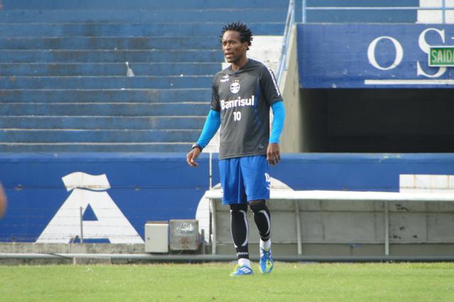 Zé Roberto aparece no BID e pode fazer sua estreia contra o Atlético-MG Adriano de Carvalho/ Zé Roberto aparece no BID e pode fazer sua estreia contra o Atlético-MG Adriano de Carvalho/