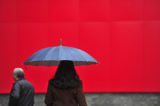 Chuva atinge Porto Alegre e provoca queda na temperatura Tadeu Vilani/Agencia RBS Chuva atinge Porto Alegre e provoca queda na temperatura Tadeu Vilani/Agencia RBS