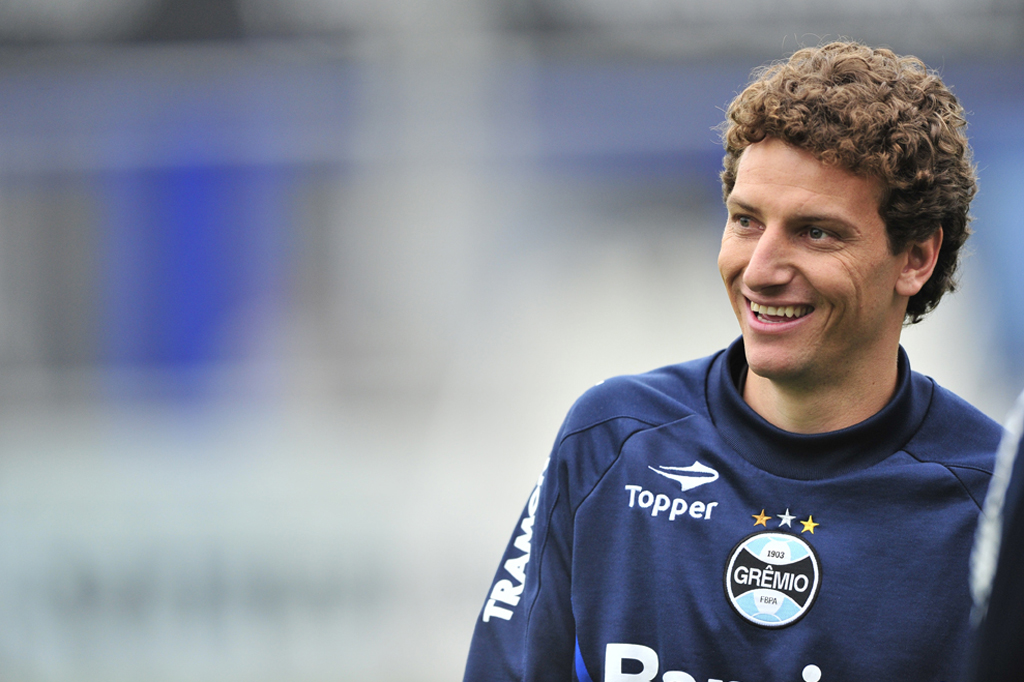 Pintando o 7: Elano está fisicamente pronto para estrear contra o Cruzeiro Diego Vara/ Pintando o 7: Elano está fisicamente pronto para estrear contra o Cruzeiro Diego Vara/