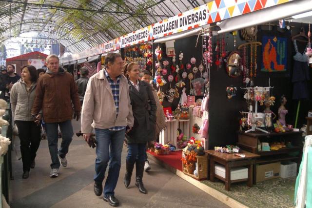Turistas enfrentam temperatura de 3,9ºC em Gramado Vanessa Franzosi/Zero Hora Turistas enfrentam temperatura de 3,9ºC em Gramado Vanessa Franzosi/Zero Hora