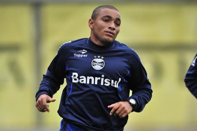 Luxemburgo deve fazer ao menos duas mudanças no Grêmio contra o Sport Diego Vara/Agencia RBS Luxemburgo deve fazer ao menos duas mudanças no Grêmio contra o Sport Diego Vara/Agencia RBS
