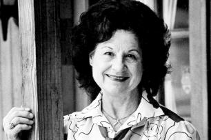 Kitty Wells, pioneira da música country, morre aos 92 anos Mark Humphrey/AP Photo Kitty Wells, pioneira da música country, morre aos 92 anos Mark Humphrey/AP Photo