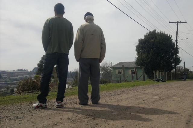 Reféns foram mantidos como escudo por bandidos em ataque a banco em São Francisco de Paula Vanessa Franzosi/Grupo RBS Reféns foram mantidos como escudo por bandidos em ataque a banco em São Francisco de Paula Vanessa Franzosi/Grupo RBS