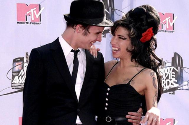 Ex de Amy Winehouse está em coma Blake Fielder-Civil e Amy Winehouse/AP/Divulgação Ex de Amy Winehouse está em coma Blake Fielder-Civil e Amy Winehouse/AP/Divulgação