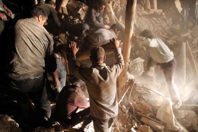 Sobe para 250 o número de mortos em tremor no Irã Farshid Tighehsaz/ISNA Sobe para 250 o número de mortos em tremor no Irã Farshid Tighehsaz/ISNA
