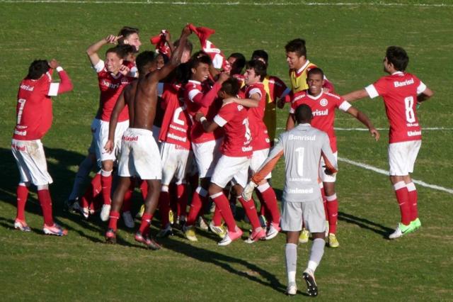 Inter vence o Grêmio nos pênaltis e leva a Taça Piratini do Gauchão juvenil Divulgação/TXT Assessoria Inter vence o Grêmio nos pênaltis e leva a Taça Piratini do Gauchão juvenil Divulgação/TXT Assessoria