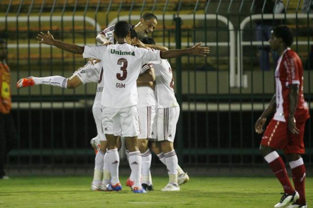 Com sufoco no final, Fluminense bate o Náutico e segue líder no Brasileirão Agência Photocamera/Divulgação Com sufoco no final, Fluminense bate o Náutico e segue líder no Brasileirão Agência Photocamera/Divulgação