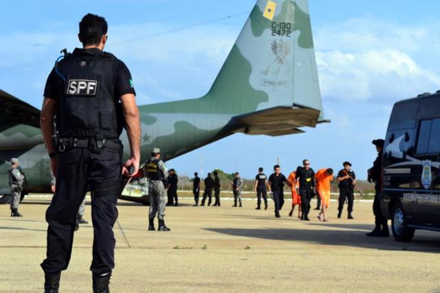 Presídio Federal de Mossoró (RN) recebe 37 presos transferidos de cadeias em Santa Catarina Luciano Lellys / Jornal Omossoroense/Divulgação Presídio Federal de Mossoró (RN) recebe 37 presos transferidos de cadeias em Santa Catarina Luciano Lellys / Jornal Omossoroense/Divulgação