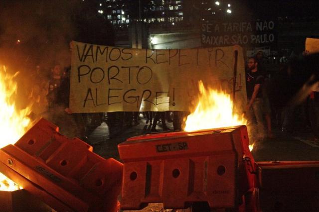 Inspirados em Porto Alegre, protestos em série contra reajustes na tarifa de ônibus se espalham pelo país Gabriela Biló/Futura Press Inspirados em Porto Alegre, protestos em série contra reajustes na tarifa de ônibus se espalham pelo país Gabriela Biló/Futura Press