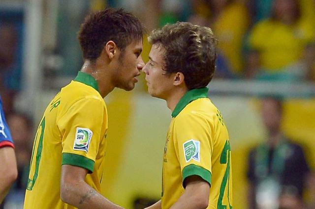 Bernard um carinho da Seleç u00e3o ao torcedor mineiro em Belo Armario Juvenil Conforama ~ Bernard um carinho da Seleç u00e3o ao torcedor mineiro em Belo
