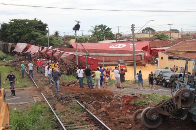 Sobe para oito o número de mortes em acidente com trem em São Paulo HAMILTON PAVAM/DIÁRIO DA REGIÃO/ESTADÃO CONTEÚDO Sobe para oito o número de mortes em acidente com trem em São Paulo HAMILTON PAVAM/DIÁRIO DA REGIÃO/ESTADÃO CONTEÚDO