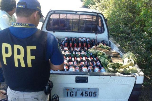 PRF apreende mais de 400 litros de cerveja importada na Fronteira Oeste Polícia Rodoviária Federal/Divulgação PRF apreende mais de 400 litros de cerveja importada na Fronteira Oeste Polícia Rodoviária Federal/Divulgação
