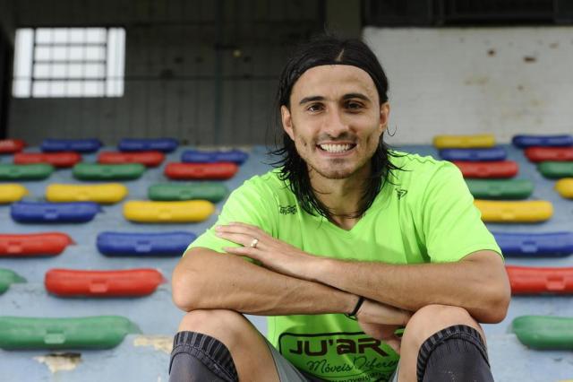 Bruno Coutinho é a arma do Veranópolis contra o Novo Hamburgo esta noite Porthus Junior/Agencia RBS Bruno Coutinho é a arma do Veranópolis contra o Novo Hamburgo esta noite Porthus Junior/Agencia RBS