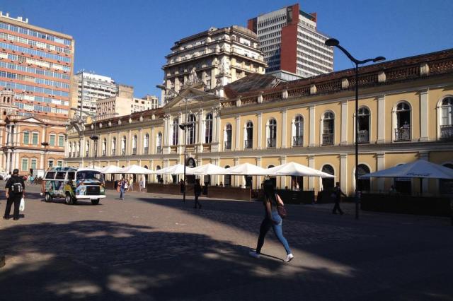 Comerciantes do centro de Porto Alegre acreditam que movimento caiu 70% com a greve dos rodoviários Roberto Azambuja/Agência RBS Comerciantes do centro de Porto Alegre acreditam que movimento caiu 70% com a greve dos rodoviários Roberto Azambuja/Agência RBS