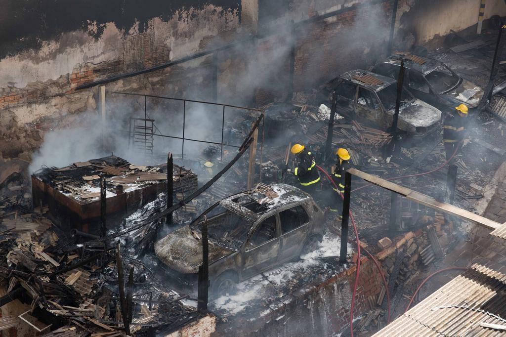 Incêndio em estacionamento danifica carros de clientes em Passo Fundo Stéfanie Telles/Especial Incêndio em estacionamento danifica carros de clientes em Passo Fundo Stéfanie Telles/Especial
