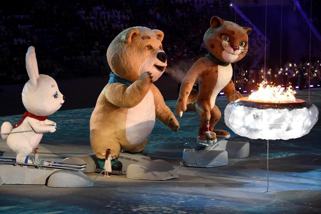 Descontração e ironia no encerramento dos Jogos de Inverno em Sochi ANDREJ ISAKOVIC/AFP Descontração e ironia no encerramento dos Jogos de Inverno em Sochi ANDREJ ISAKOVIC/AFP