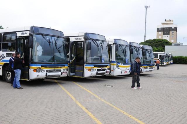 EPTC remaneja ônibus e linhas são atendidas parcialmente na zona sul de Porto Alegre Ronaldo Bernardi/Agencia RBS EPTC remaneja ônibus e linhas são atendidas parcialmente na zona sul de Porto Alegre Ronaldo Bernardi/Agencia RBS
