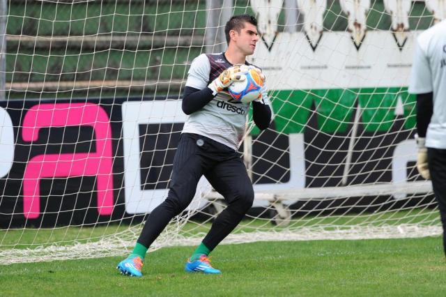 Faltando cinco jogos, goleiro Fernando prefere evitar projeções: "Não é hora para fazer cálculos" Diogo Sallaberry/Agencia RBS Faltando cinco jogos, goleiro Fernando prefere evitar projeções: "Não é hora para fazer cálculos" Diogo Sallaberry/Agencia RBS