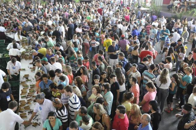 37 mil pessoas já passaram pelos pavilhões da Festa da Uva, neste domingo, em Caxias do Sul Gabriel Lain/Especial 37 mil pessoas já passaram pelos pavilhões da Festa da Uva, neste domingo, em Caxias do Sul Gabriel Lain/Especial