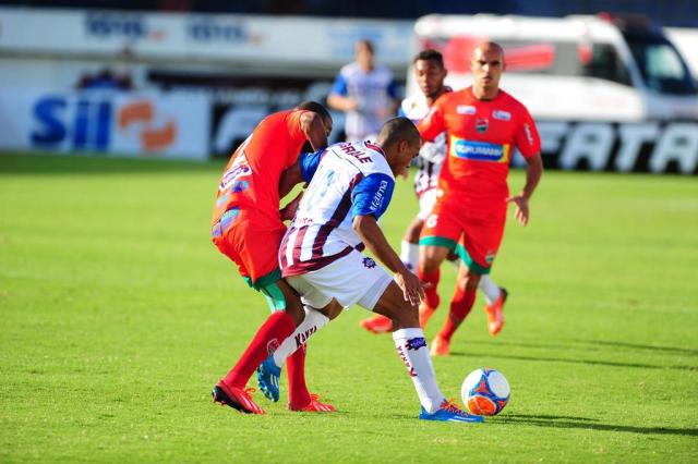 Thiago Santana sai do banco, marca dois gols e garante virada do Caxias por 2 a 1 sobre o Passo Fundo /Agencia RBS Thiago Santana sai do banco, marca dois gols e garante virada do Caxias por 2 a 1 sobre o Passo Fundo /Agencia RBS