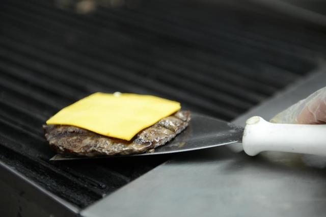 Consumo exagerado de carne e queijo pode ser tão ruim quanto fumar Rafaela Martins/Agencia RBS Consumo exagerado de carne e queijo pode ser tão ruim quanto fumar Rafaela Martins/Agencia RBS