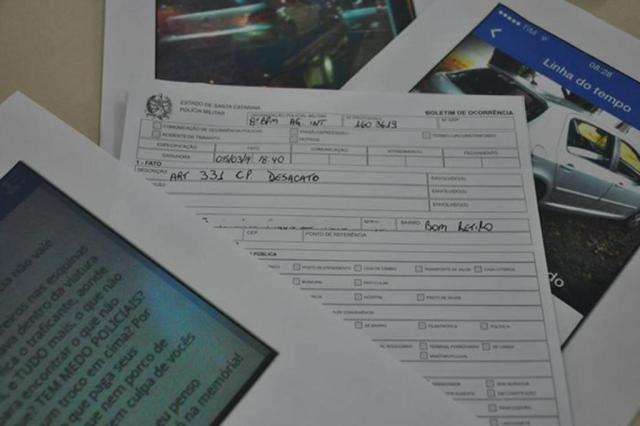 Homem é autuado por desacato após reclamar da Polícia Militar no Facebook, em Joinville Divulgação/Polícia Militar de Joinville Homem é autuado por desacato após reclamar da Polícia Militar no Facebook, em Joinville Divulgação/Polícia Militar de Joinville