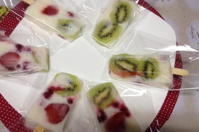 Picolé de frutas bonito e saboroso Carolinne Schlickmann/Arquivo Pessoal Picolé de frutas bonito e saboroso Carolinne Schlickmann/Arquivo Pessoal