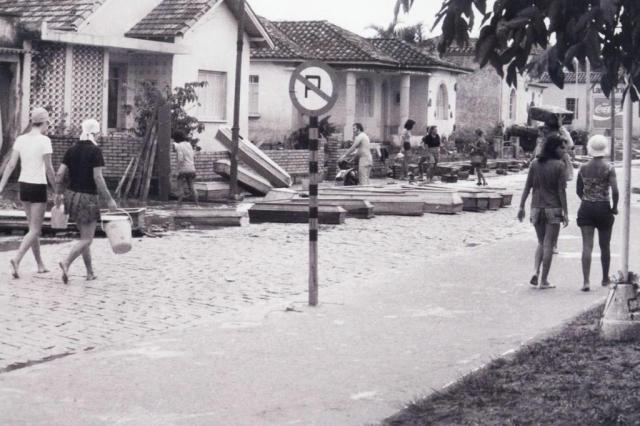 "A cidade cheirava a lama podre", diz fotógrafo que vivia em Tubarão em 1974 Paulo Maluche/Arquivo Pessoal "A cidade cheirava a lama podre", diz fotógrafo que vivia em Tubarão em 1974 Paulo Maluche/Arquivo Pessoal