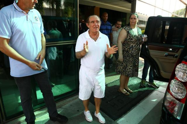 Renato Aragão ainda não tem previsão de alta Agnews/Agnews Renato Aragão ainda não tem previsão de alta Agnews/Agnews