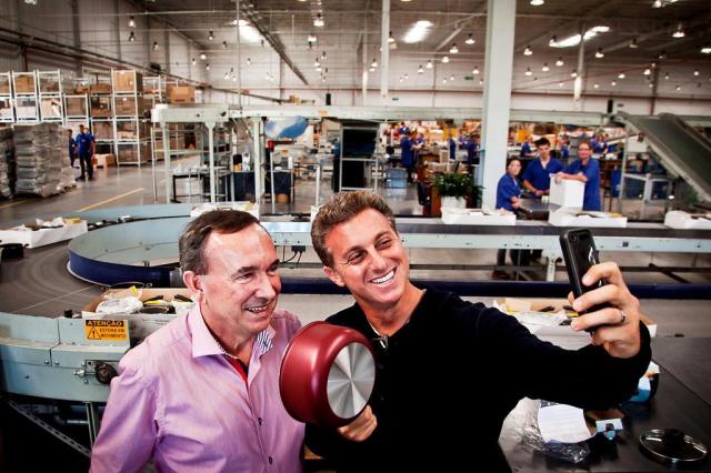 Luciano Huck visita fábrica em Carlos Barbosa Emmanuel Denauí/Divulgação Luciano Huck visita fábrica em Carlos Barbosa Emmanuel Denauí/Divulgação